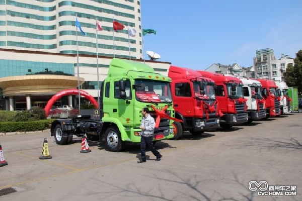 格爾發(fā)LNG港口牽引車