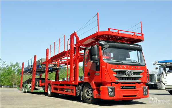 紅巖杰獅中置軸轎運車-上汽紅巖榮獲“汽車物流行業(yè)優(yōu)秀技術裝備供應商”稱號.JPG