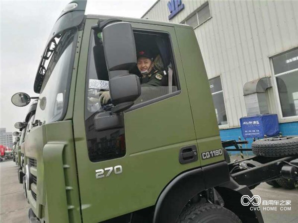 紅巖軍車品質(zhì)過硬獲得軍方肯定1.jpg